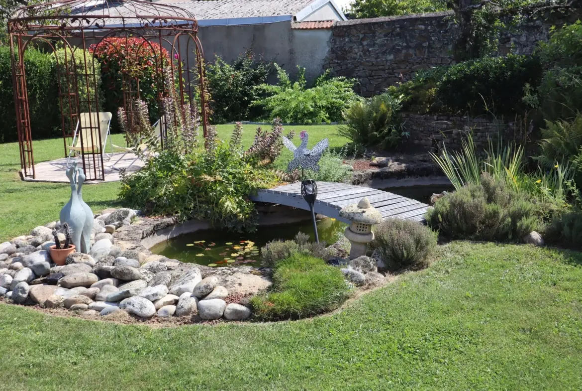 Maison à Autun avec extérieur aménagé, 3 chambres, garage et jardin 