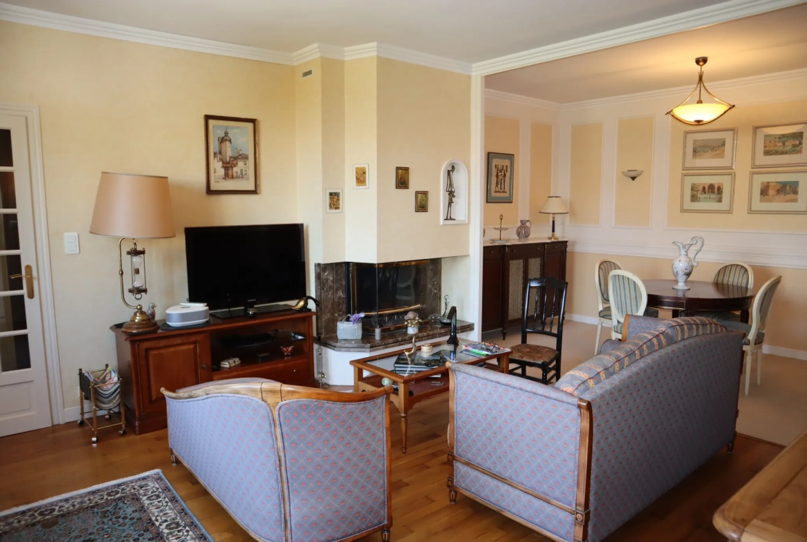 Maison à Autun avec extérieur aménagé, 3 chambres, garage et jardin 