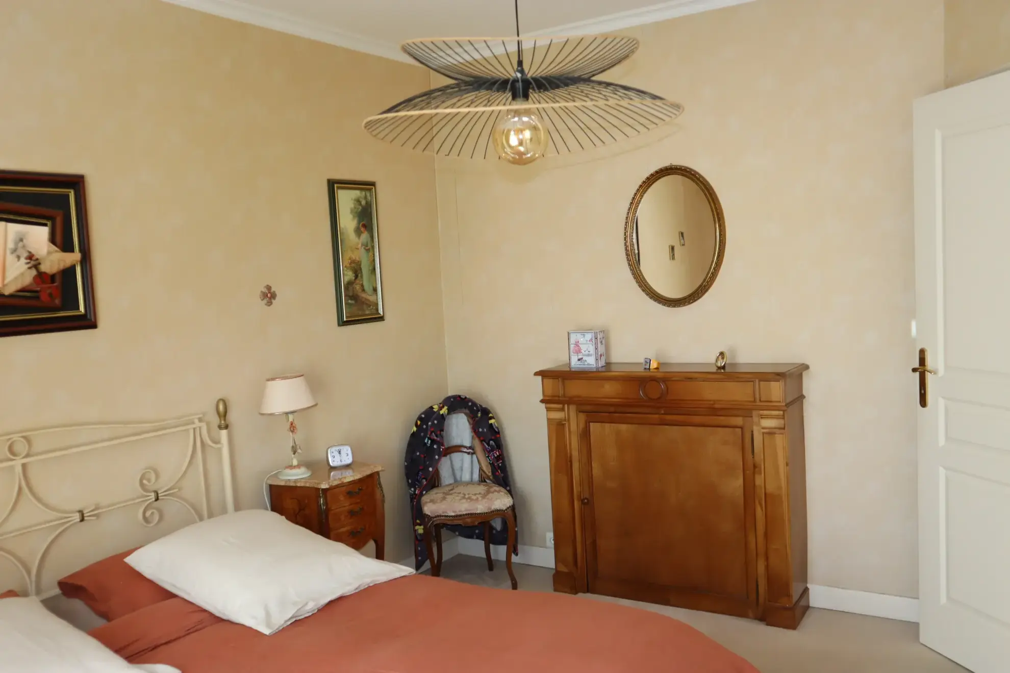 Maison à Autun avec extérieur aménagé, 3 chambres, garage et jardin 