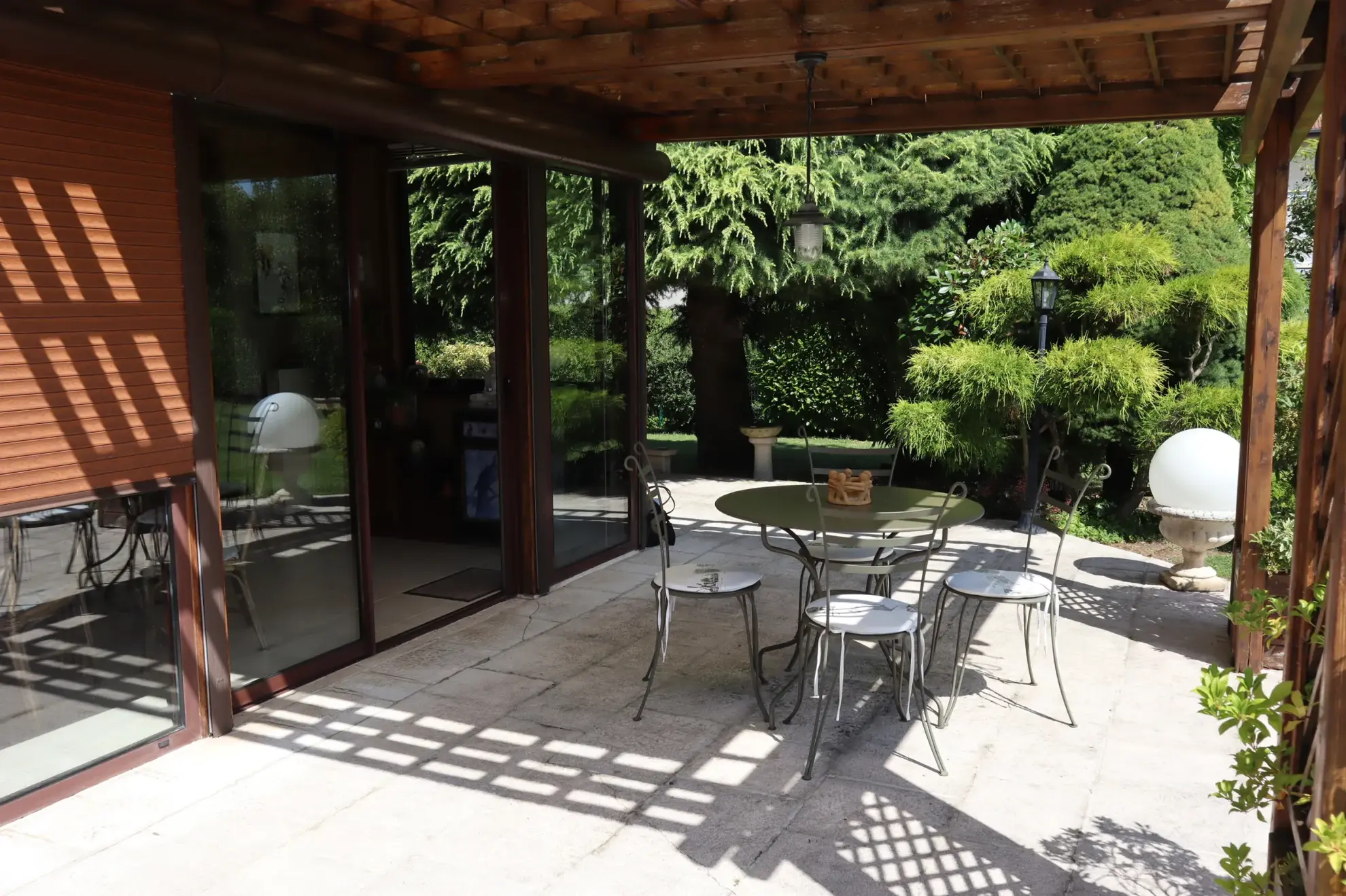 Maison à Autun avec extérieur aménagé, 3 chambres, garage et jardin 