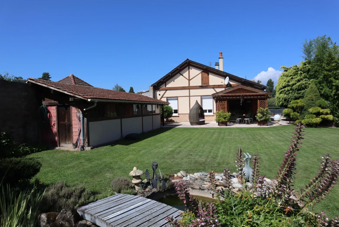 Maison à Autun avec extérieur aménagé, 3 chambres, garage et jardin 