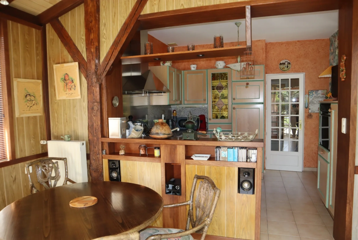 Maison à Autun avec extérieur aménagé, 3 chambres, garage et jardin 