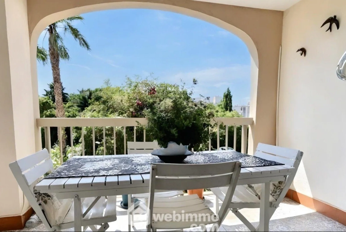 Appartement lumineux avec terrasse, piscine et parking à Sainte-Maxime 