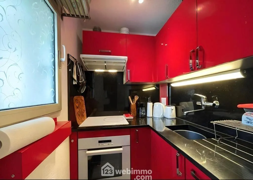 Appartement lumineux avec terrasse, piscine et parking à Sainte-Maxime 
