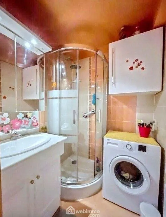 Appartement lumineux avec terrasse, piscine et parking à Sainte-Maxime 