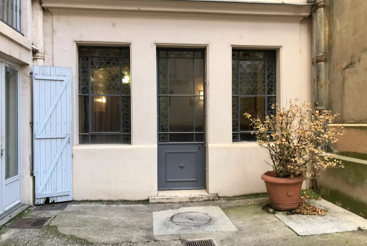 Charmant appartement ancien rénové de 48 m² à Lyon 6 avec mezzanine et cachet authentique 