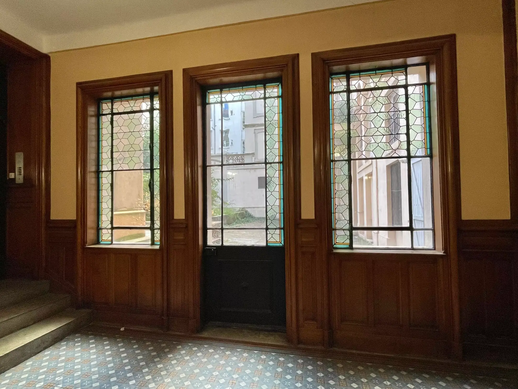 Charmant appartement ancien rénové de 48 m² à Lyon 6 avec mezzanine et cachet authentique 