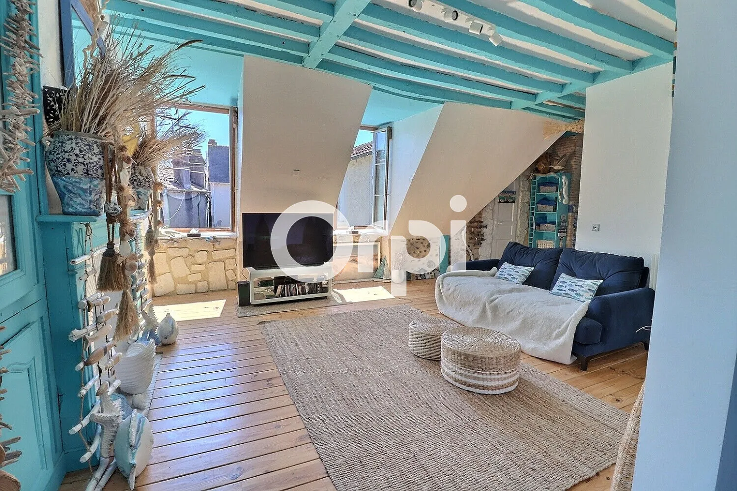 Bel appartement loft de 101 m² en hyper-centre de Pau avec parking 