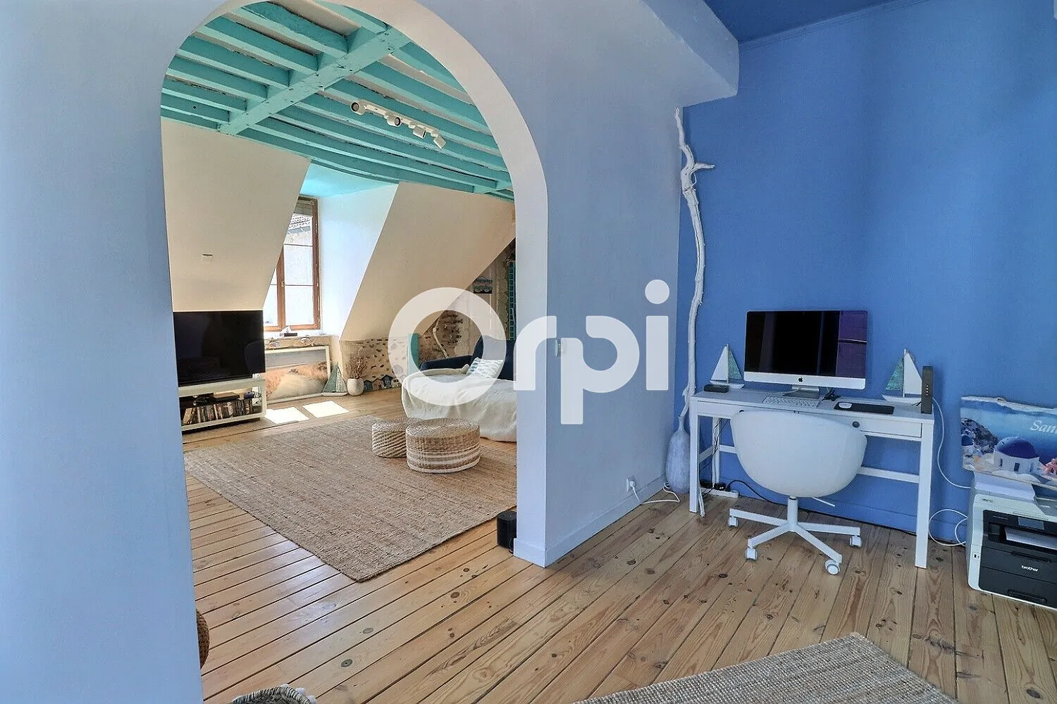 Bel appartement loft de 101 m² en hyper-centre de Pau avec parking 