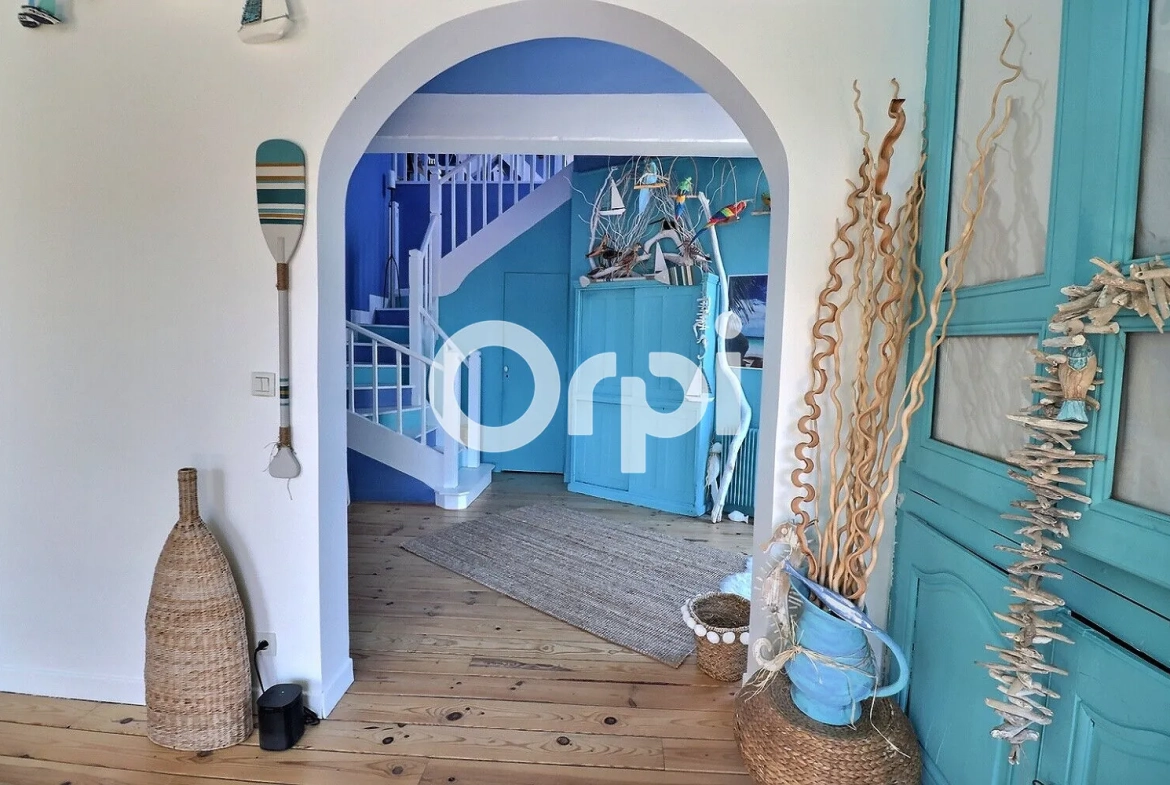 Bel appartement loft de 101 m² en hyper-centre de Pau avec parking 