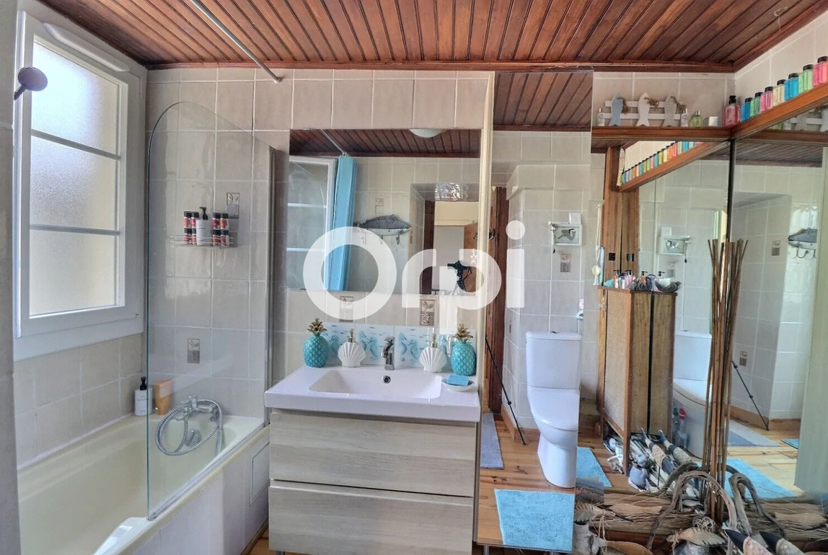 Bel appartement loft de 101 m² en hyper-centre de Pau avec parking 