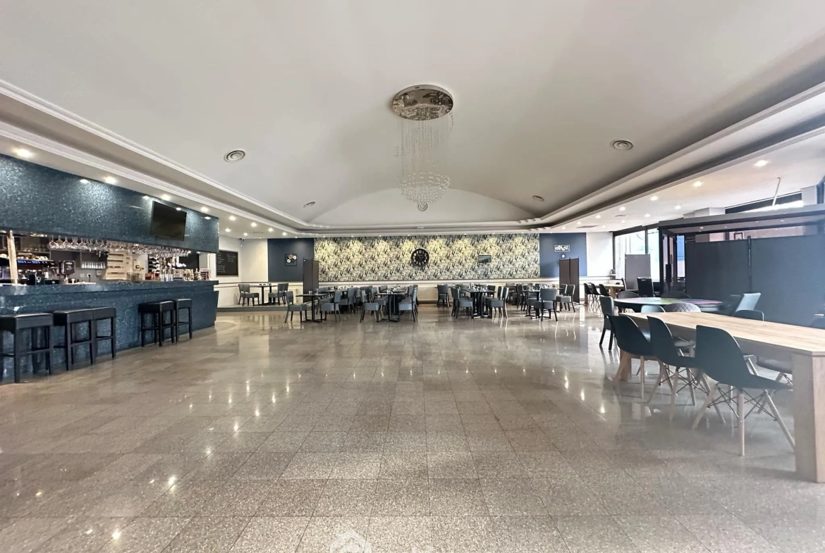 Local commercial de 372 m² à Laon, idéal pour activité de restauration ou événementiel avec parking 