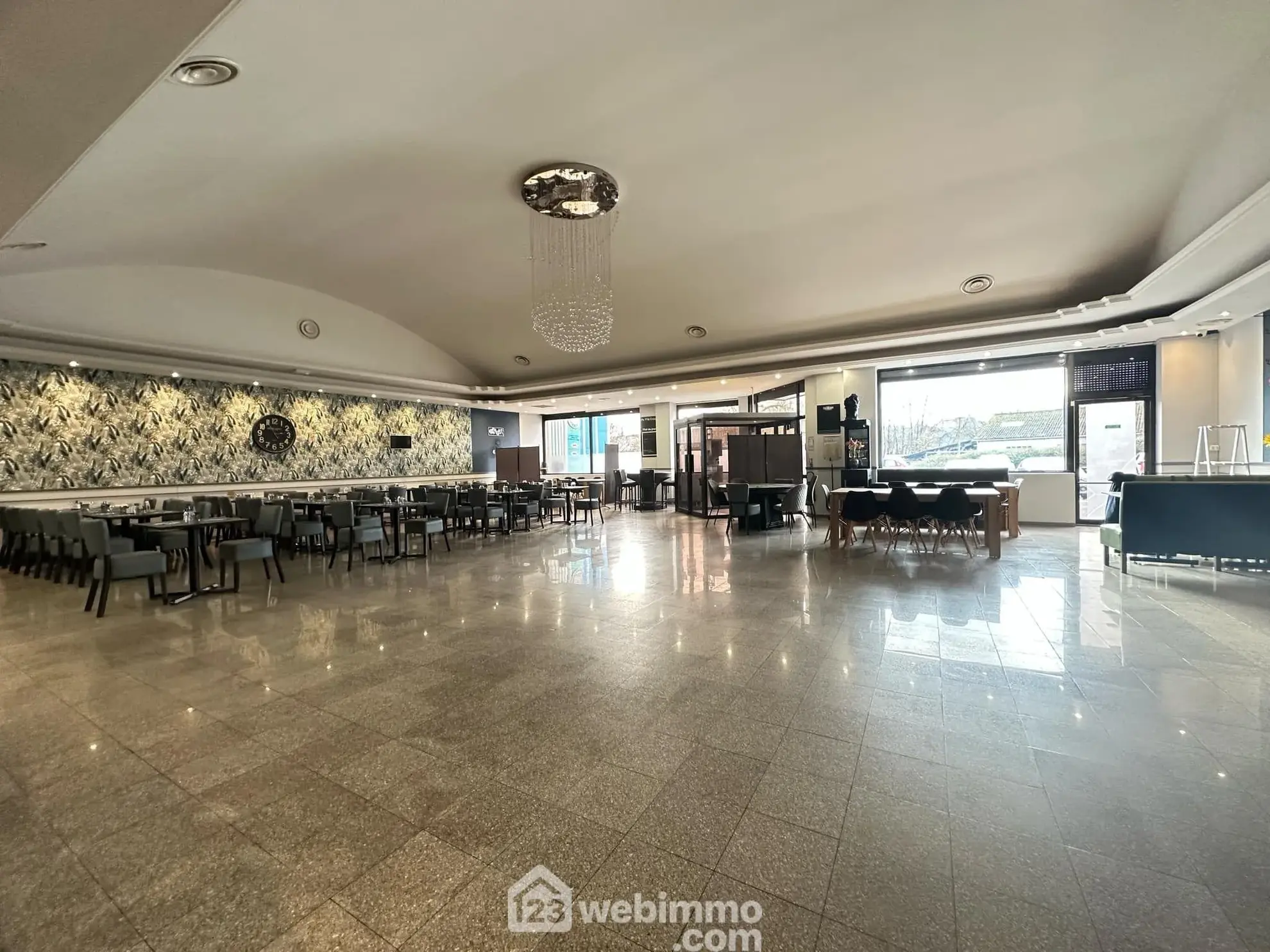 Local commercial de 372 m² à Laon, idéal pour activité de restauration ou événementiel avec parking 