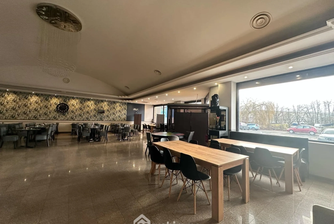 Local commercial de 372 m² à Laon, idéal pour activité de restauration ou événementiel avec parking 
