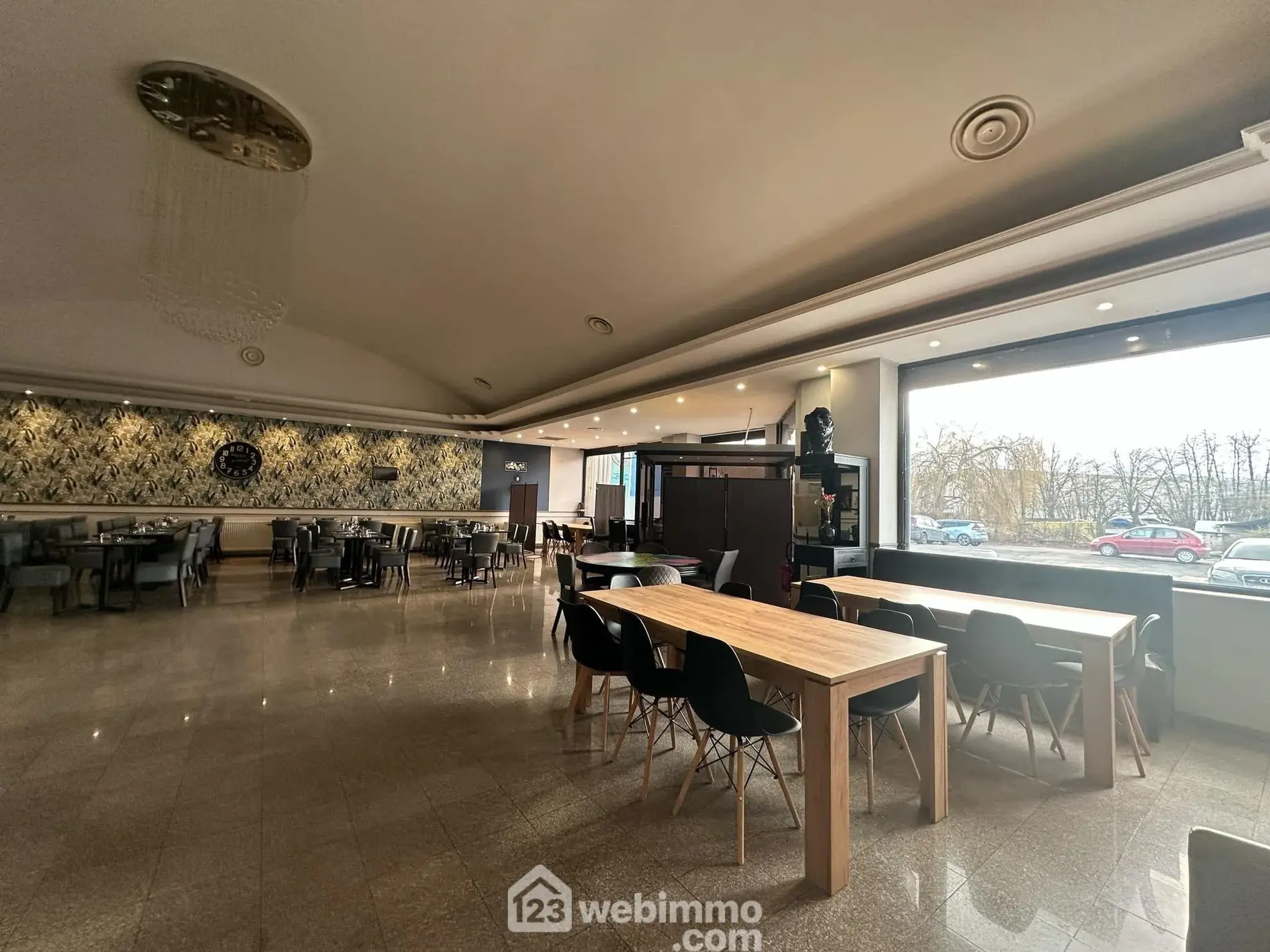 Local commercial de 372 m² à Laon, idéal pour activité de restauration ou événementiel avec parking 