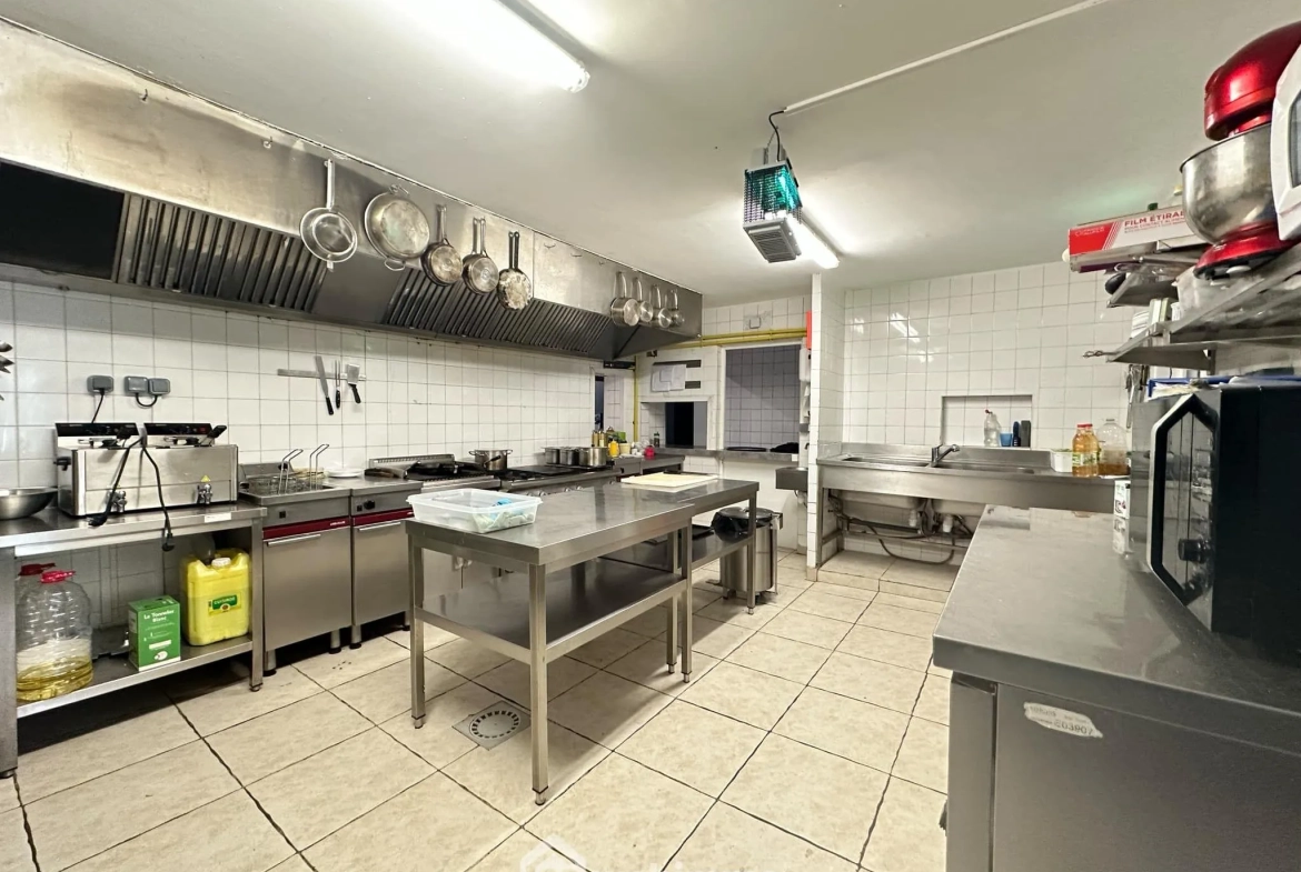 Local commercial de 372 m² à Laon, idéal pour activité de restauration ou événementiel avec parking 