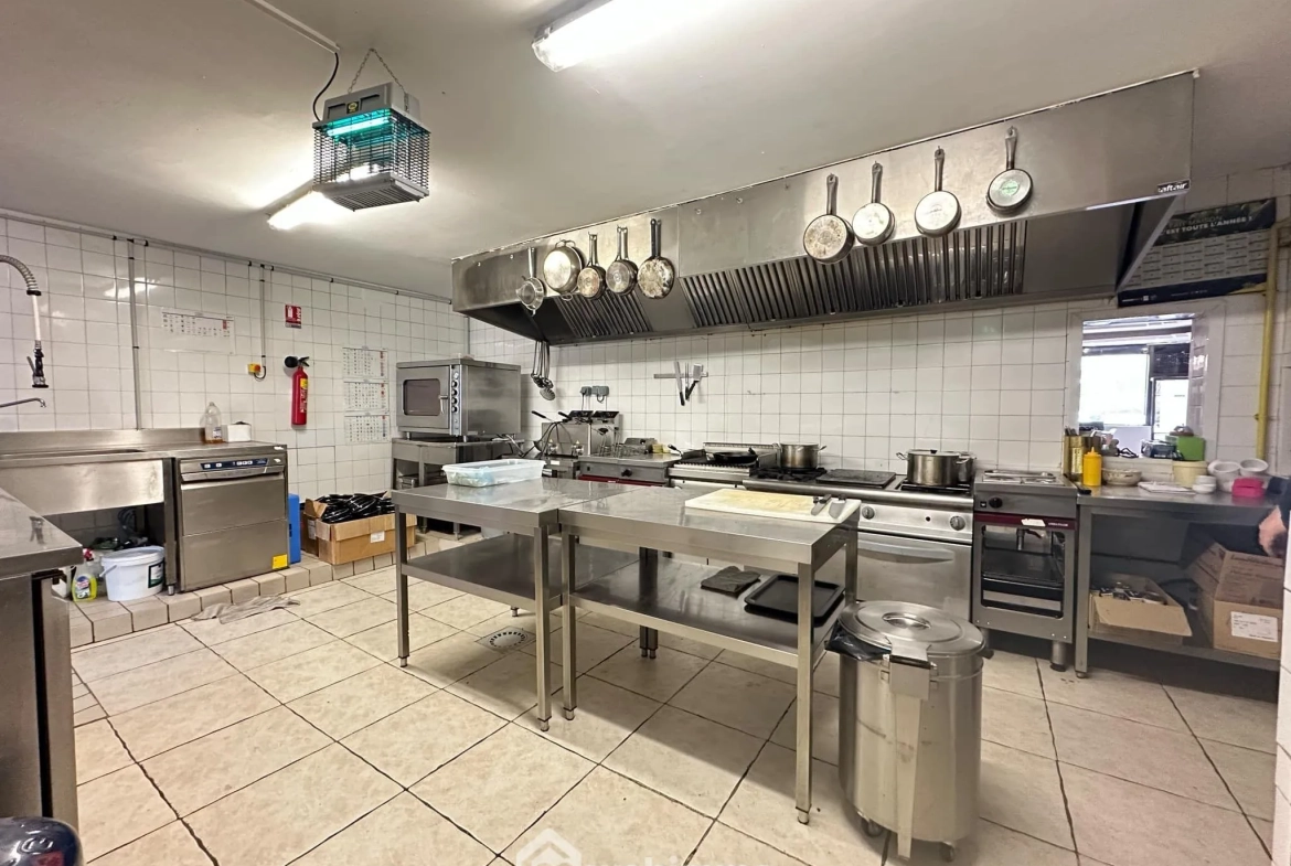 Local commercial de 372 m² à Laon, idéal pour activité de restauration ou événementiel avec parking 