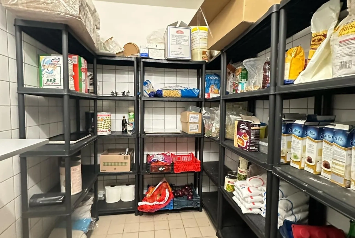 Local commercial de 372 m² à Laon, idéal pour activité de restauration ou événementiel avec parking 