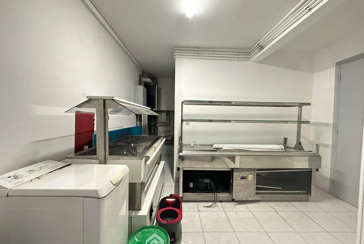 Local commercial de 372 m² à Laon, idéal pour activité de restauration ou événementiel avec parking 