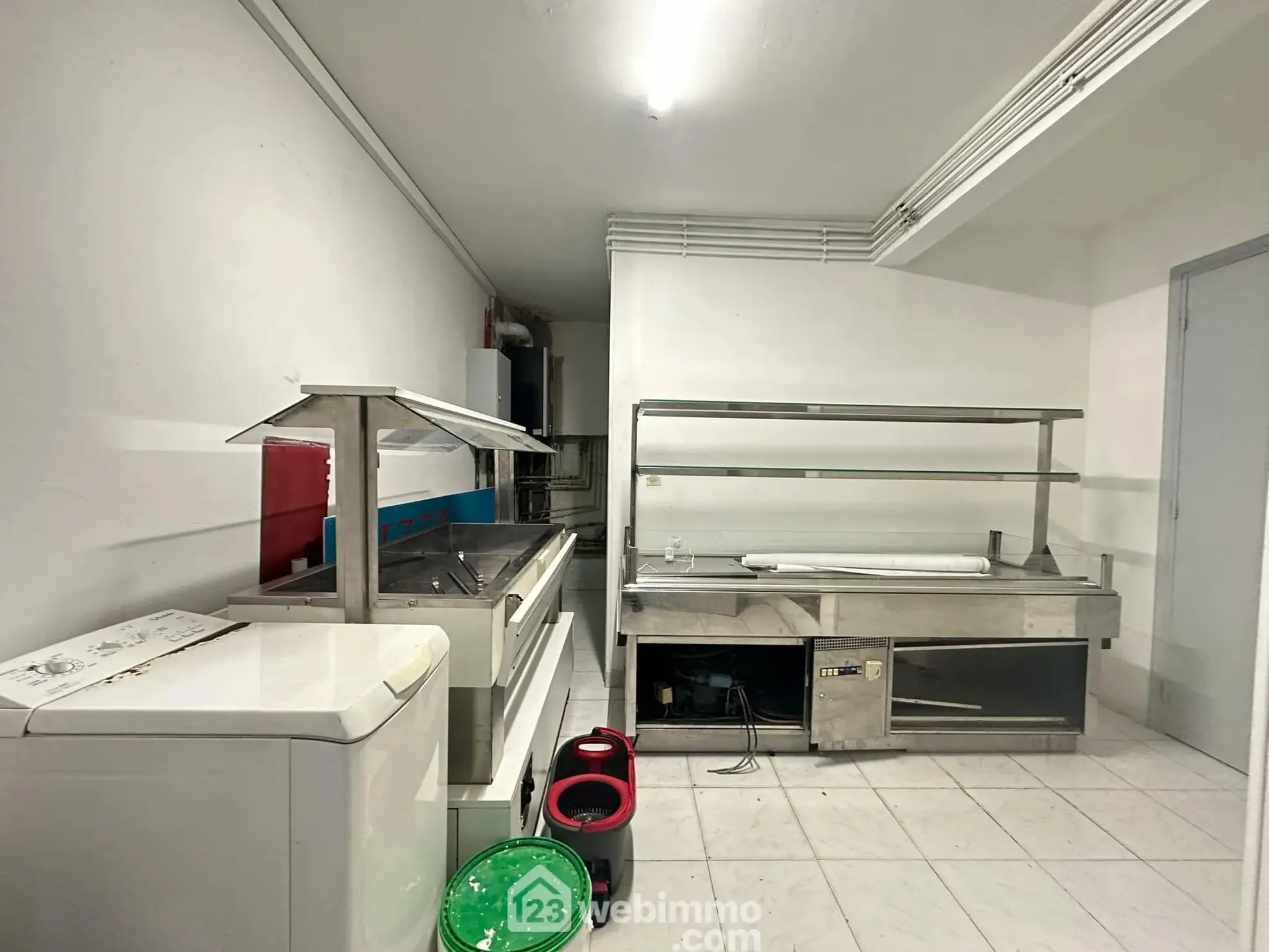 Local commercial de 372 m² à Laon, idéal pour activité de restauration ou événementiel avec parking 