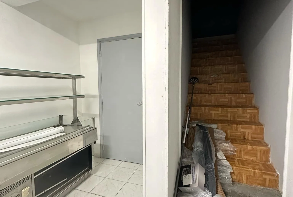 Local commercial de 372 m² à Laon, idéal pour activité de restauration ou événementiel avec parking 