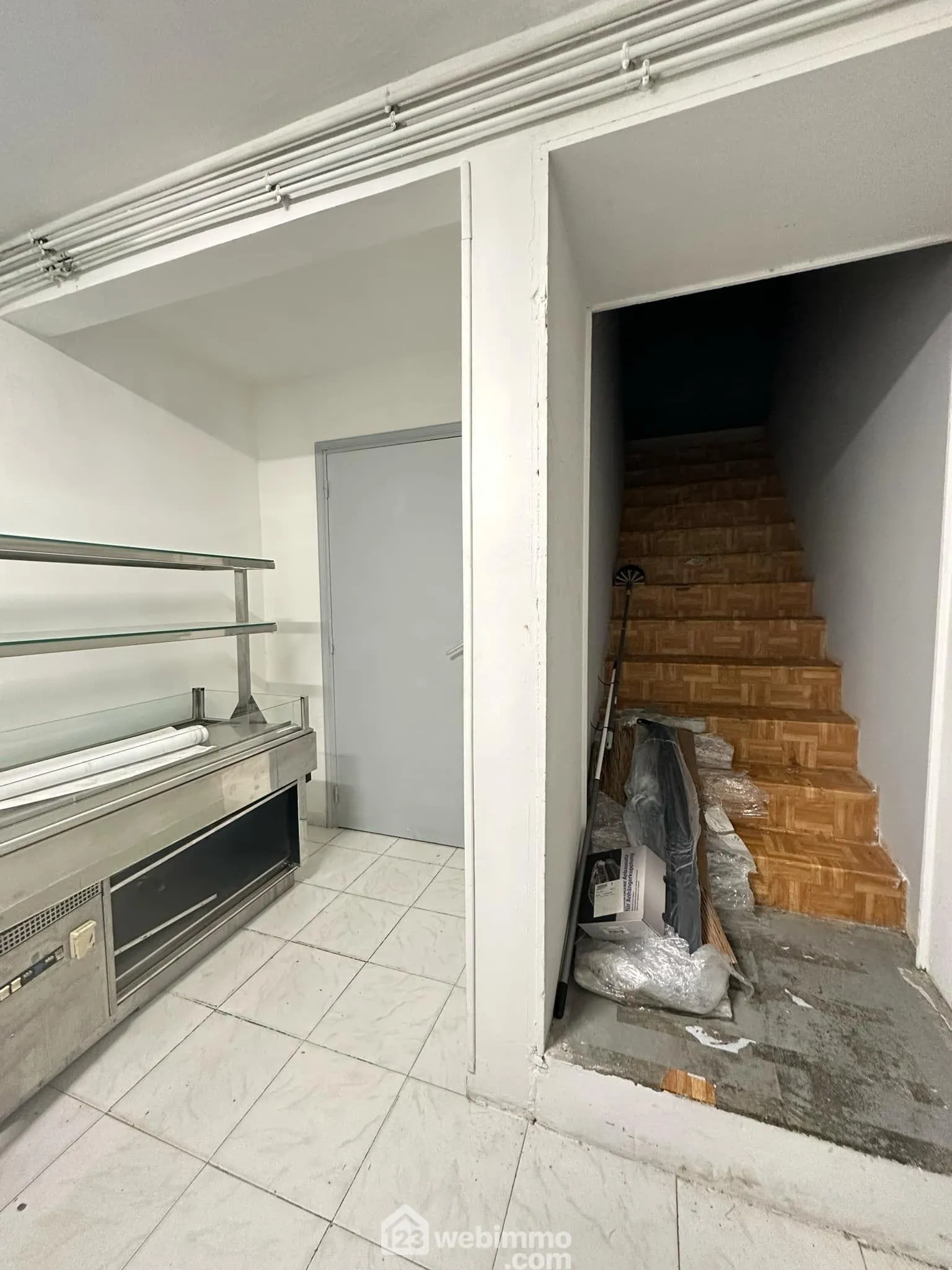 Local commercial de 372 m² à Laon, idéal pour activité de restauration ou événementiel avec parking 