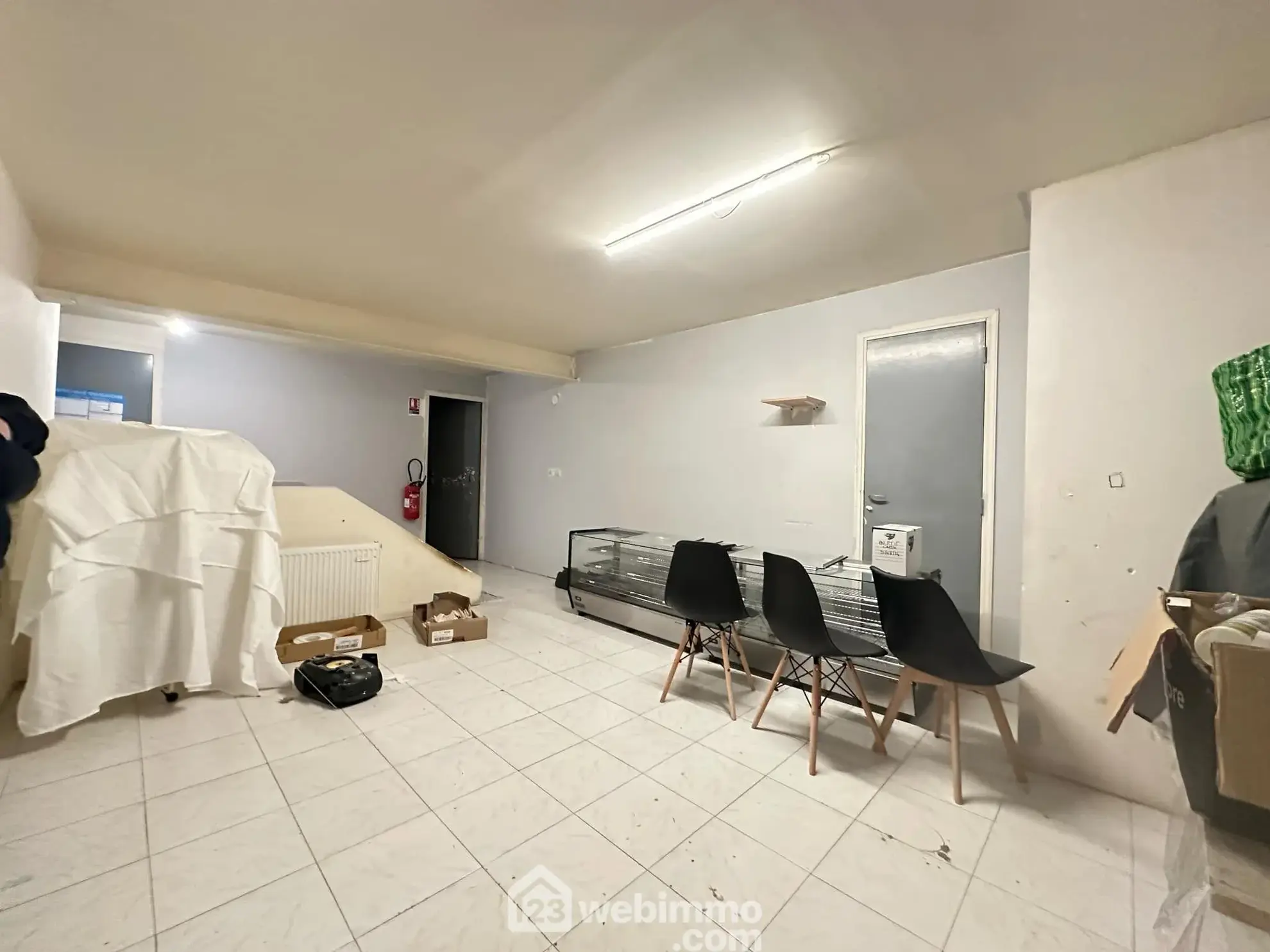 Local commercial de 372 m² à Laon, idéal pour activité de restauration ou événementiel avec parking 