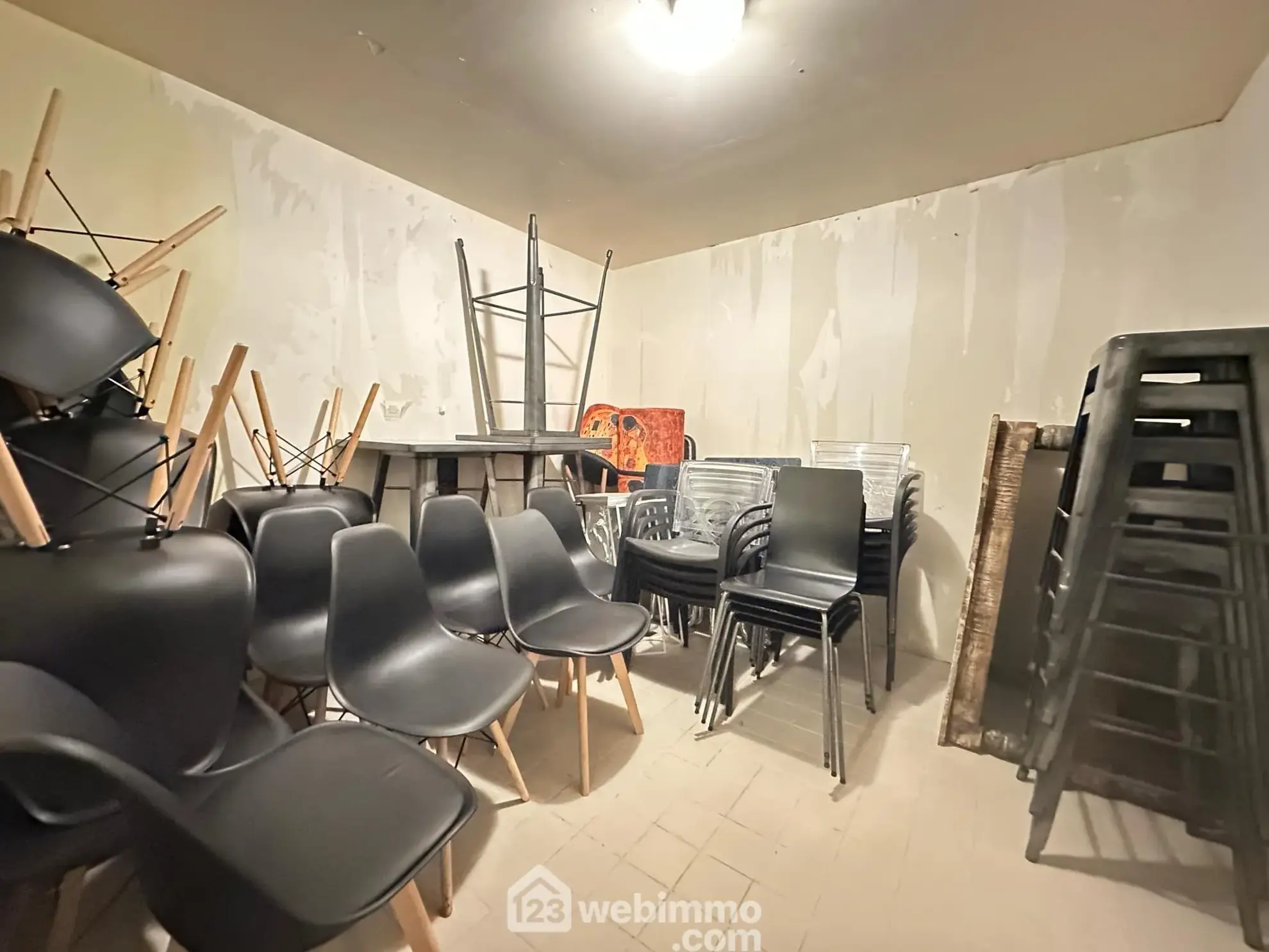 Local commercial de 372 m² à Laon, idéal pour activité de restauration ou événementiel avec parking 