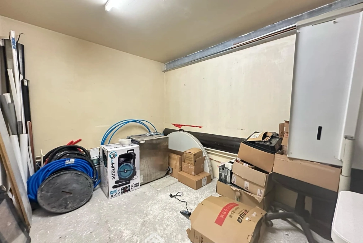Local commercial de 372 m² à Laon, idéal pour activité de restauration ou événementiel avec parking 