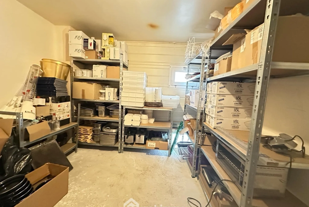 Local commercial de 372 m² à Laon, idéal pour activité de restauration ou événementiel avec parking 