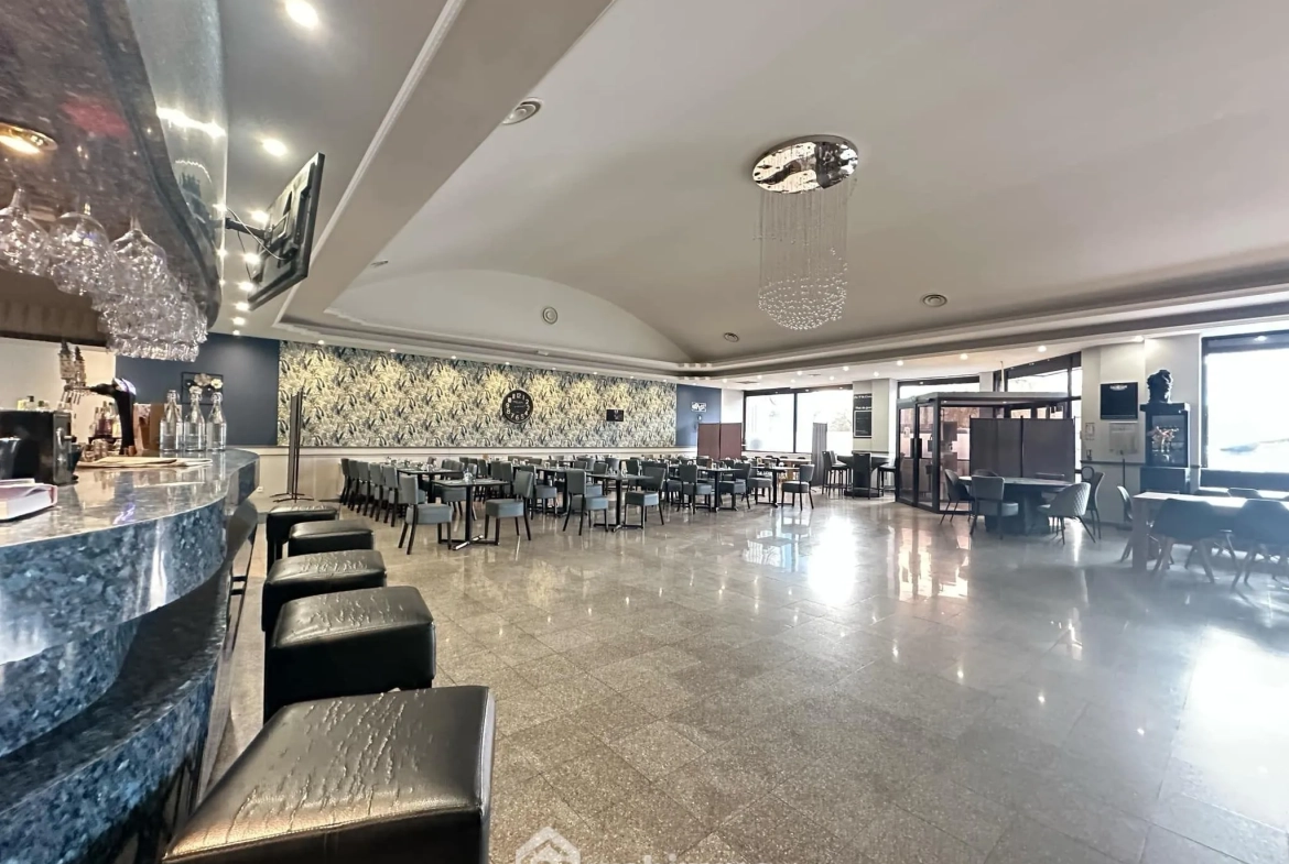Local commercial de 372 m² à Laon, idéal pour activité de restauration ou événementiel avec parking 