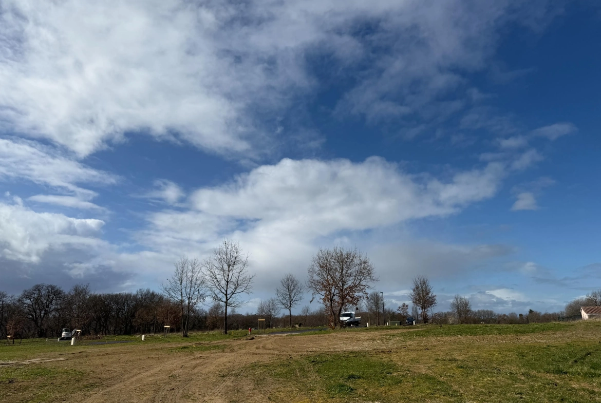 Terrain constructible viabilisé de 801 m² à Laugnac, proche Agen 