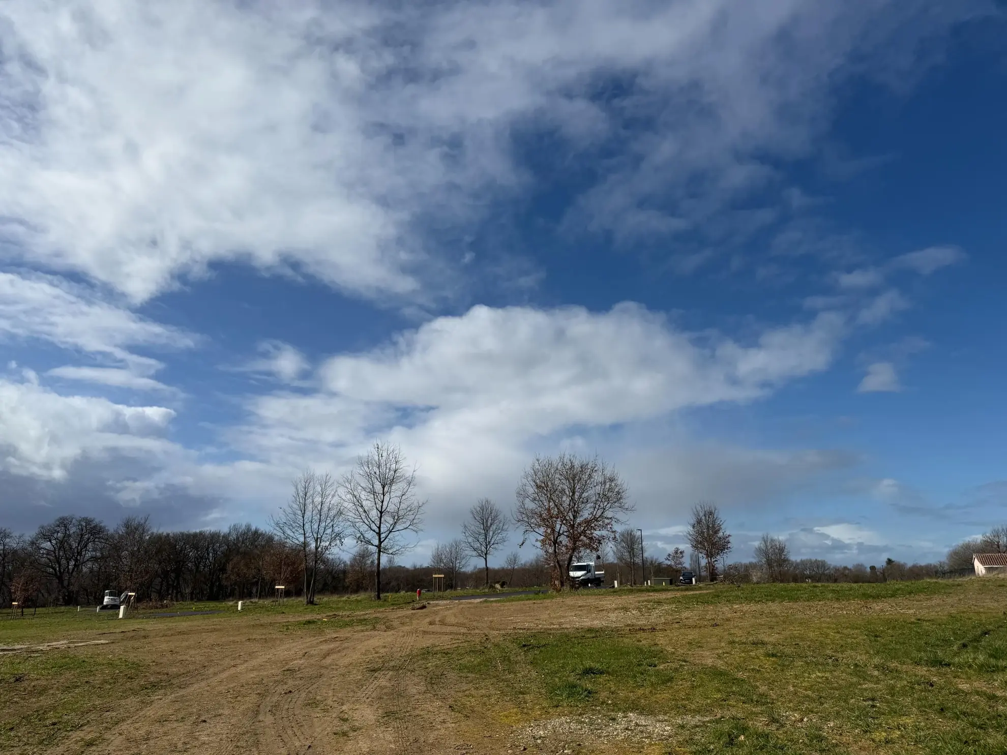 Terrain constructible viabilisé de 801 m² à Laugnac, proche Agen 
