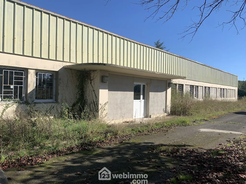 Vente d'un hangar de 566 m² à Iteuil, emplacement stratégique 