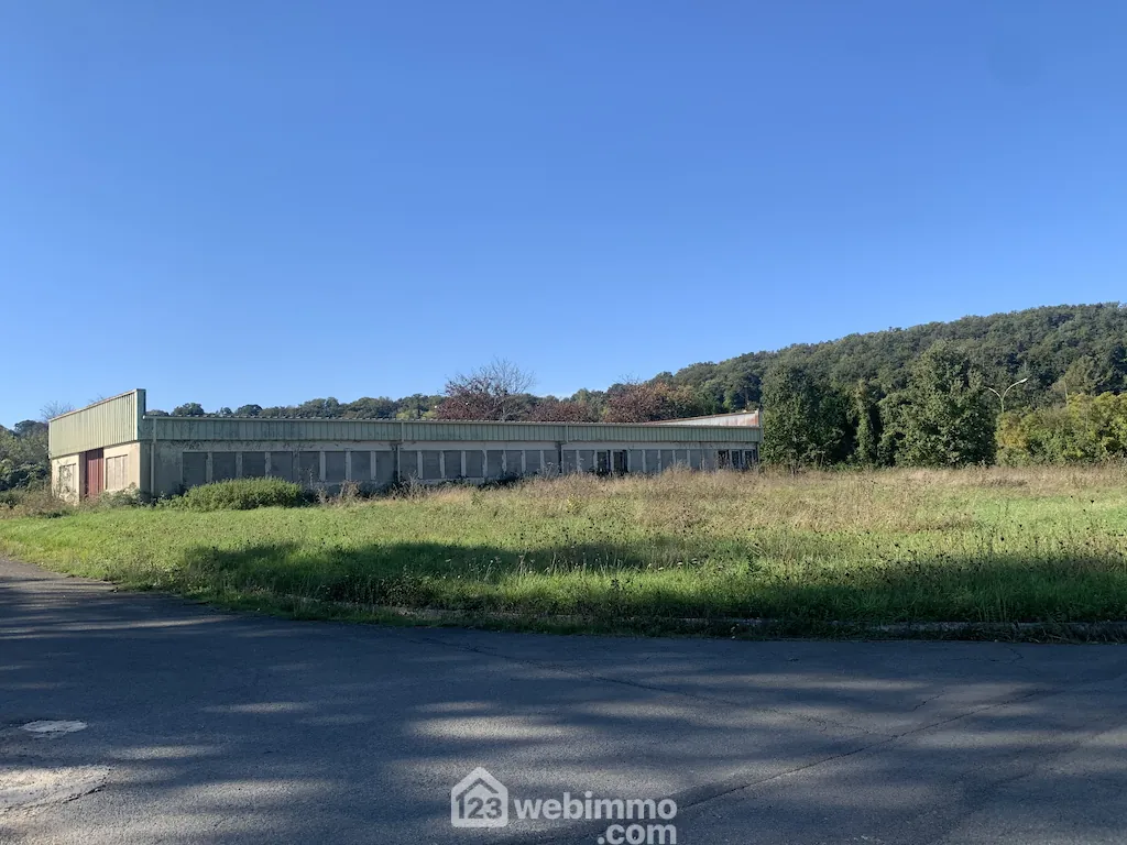 Vente d'un hangar de 566 m² à Iteuil, emplacement stratégique 