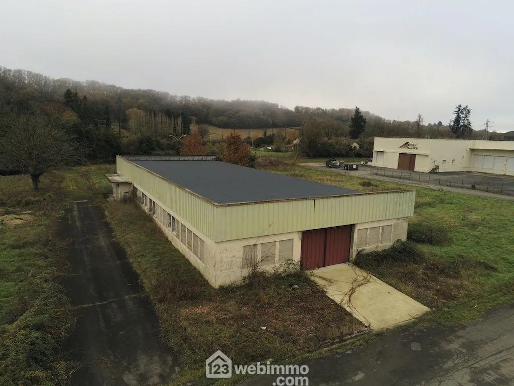 Vente d'un hangar de 566 m² à Iteuil, emplacement stratégique 