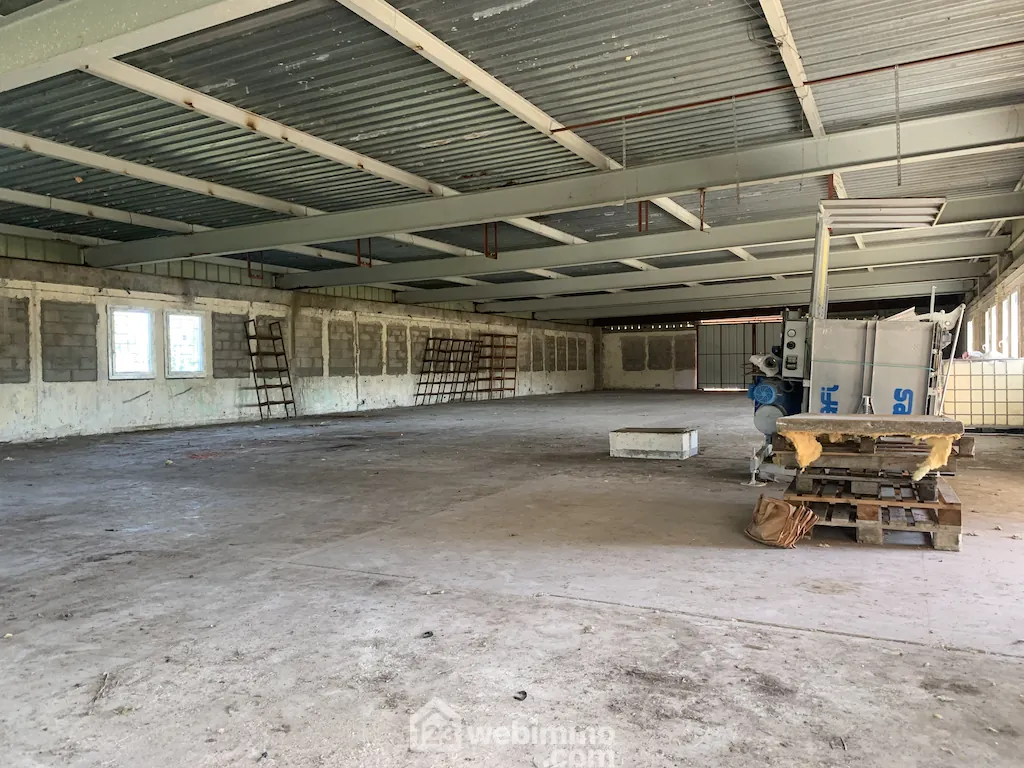 Vente d'un hangar de 566 m² à Iteuil, emplacement stratégique 