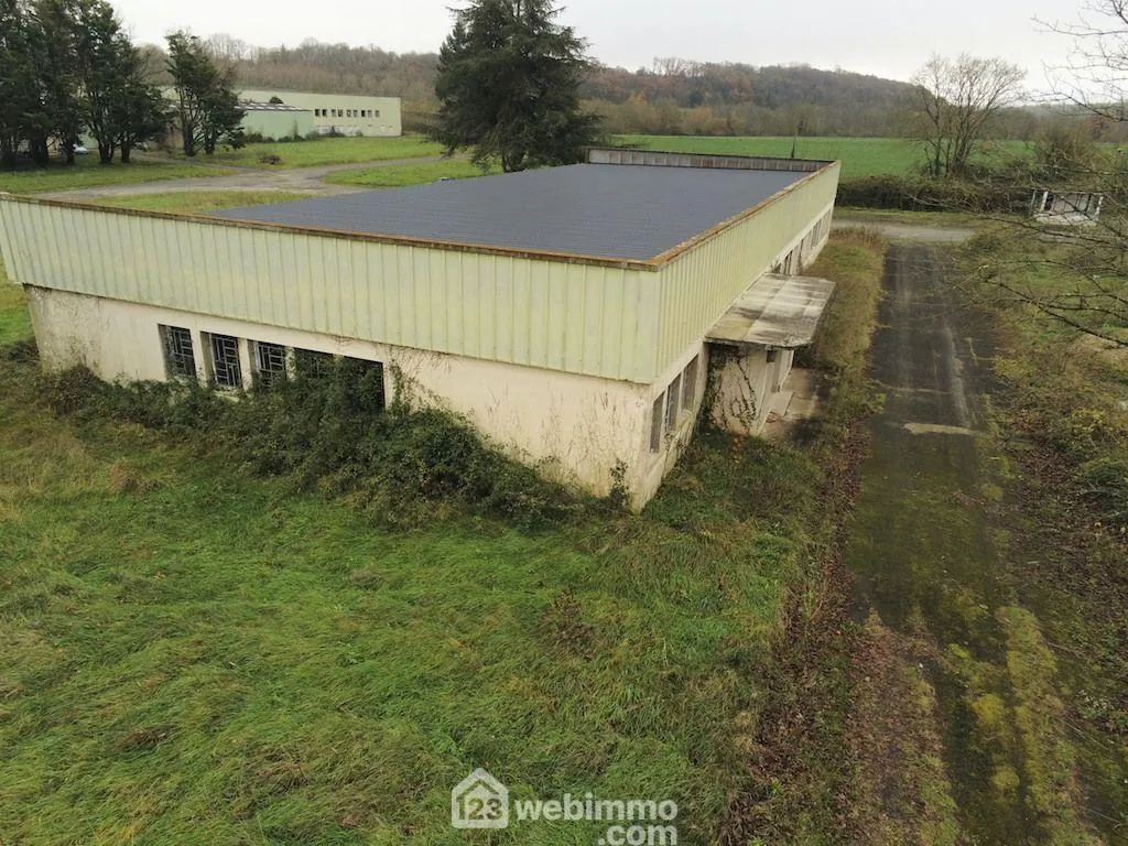 Vente d'un hangar de 566 m² à Iteuil, emplacement stratégique 