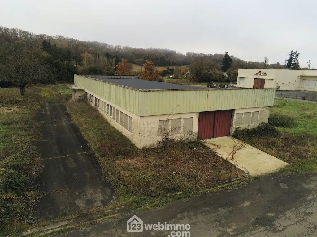 Vente d'un hangar de 566 m² à Iteuil, emplacement stratégique 