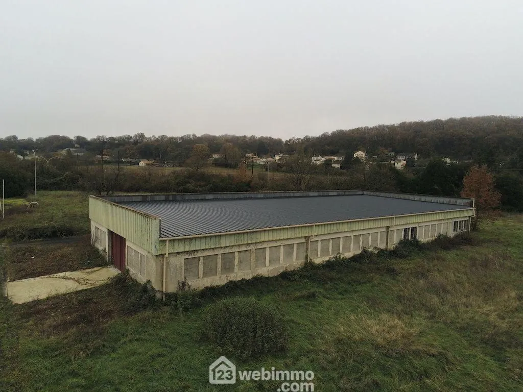 Vente d'un hangar de 566 m² à Iteuil, emplacement stratégique 