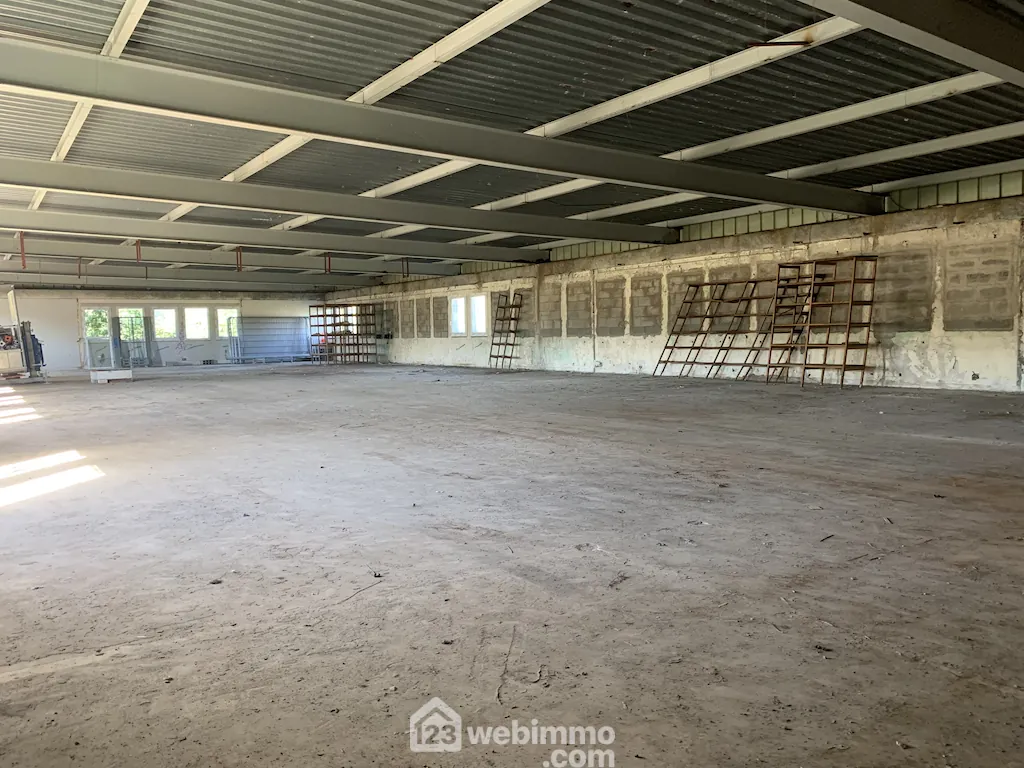 Vente d'un hangar de 566 m² à Iteuil, emplacement stratégique 
