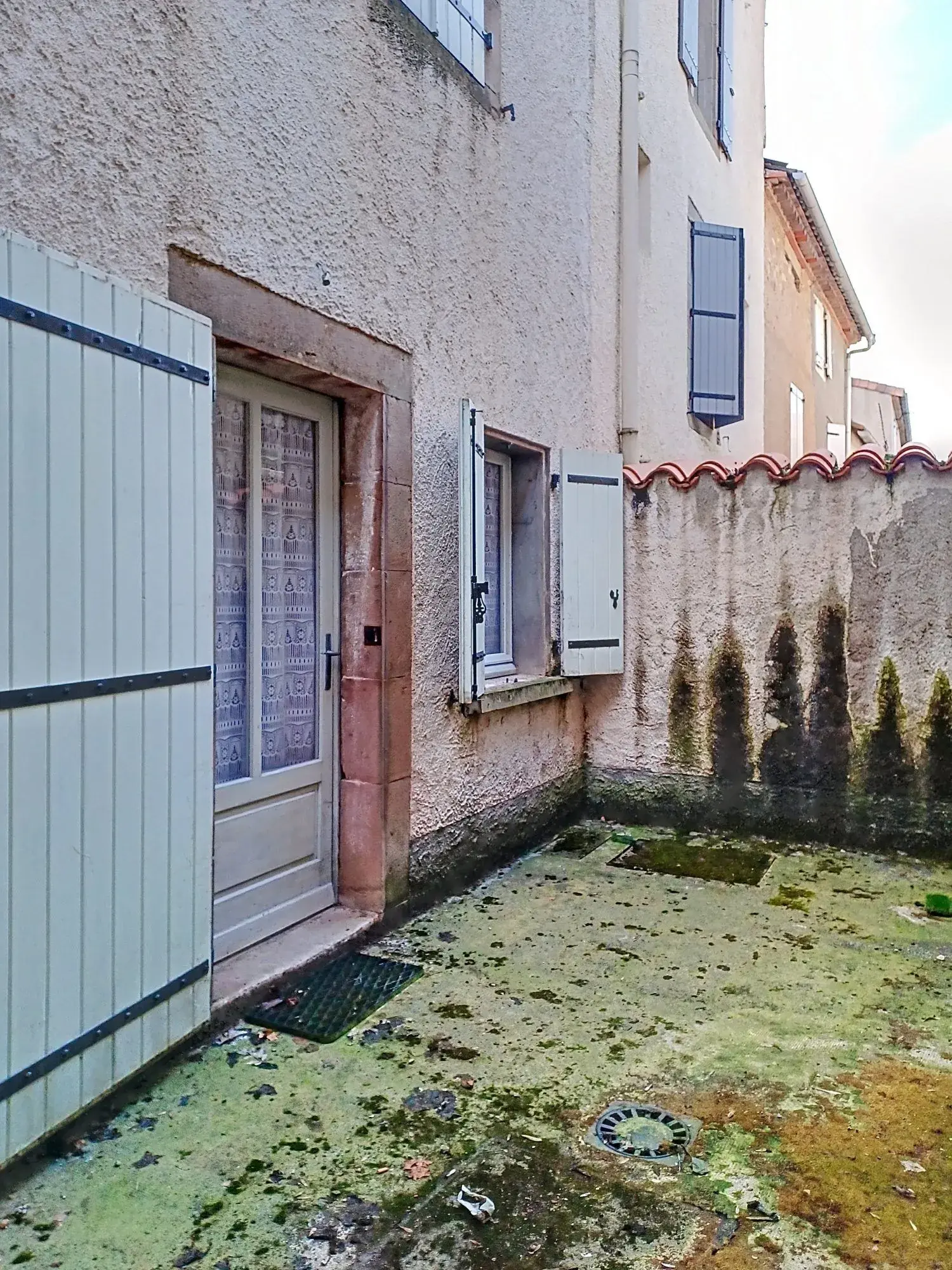 Maison de village à rénover de 101 m² avec garage à Montredon Labessonnié 