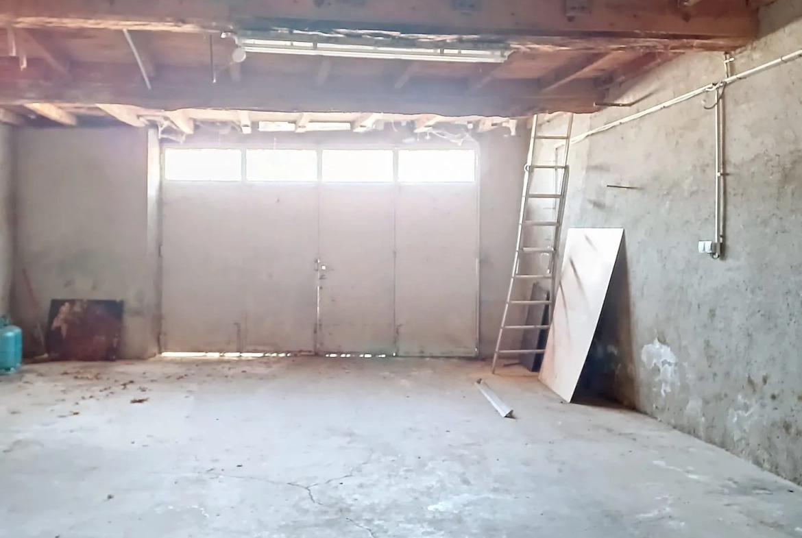 Maison de village à rénover de 101 m² avec garage à Montredon Labessonnié 