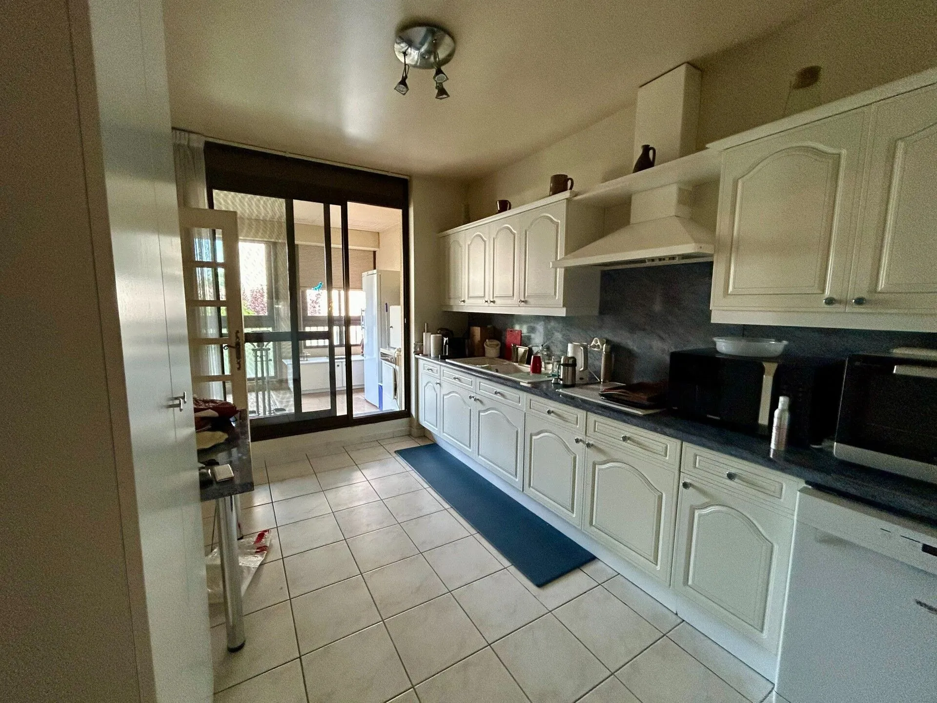 Appartement à Manosque avec terrasse, garage et 3 chambres 