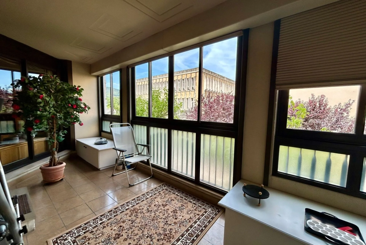 Appartement à Manosque avec terrasse, garage et 3 chambres 