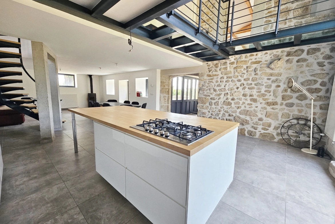 Maison en pierre de 155 m² avec terrain à Tiranges, Velay 