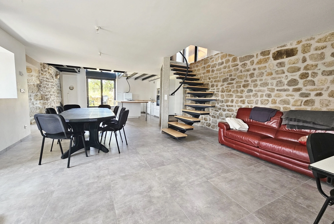 Maison en pierre de 155 m² avec terrain à Tiranges, Velay 