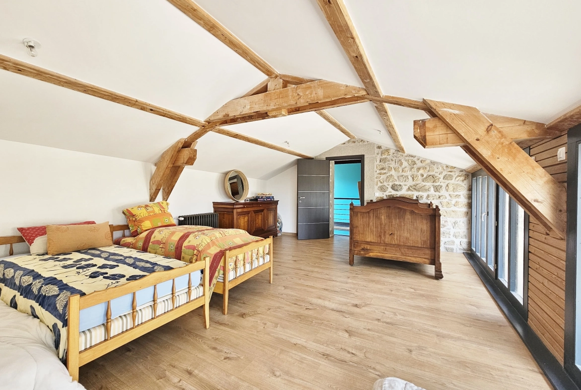 Maison en pierre de 155 m² avec terrain à Tiranges, Velay 