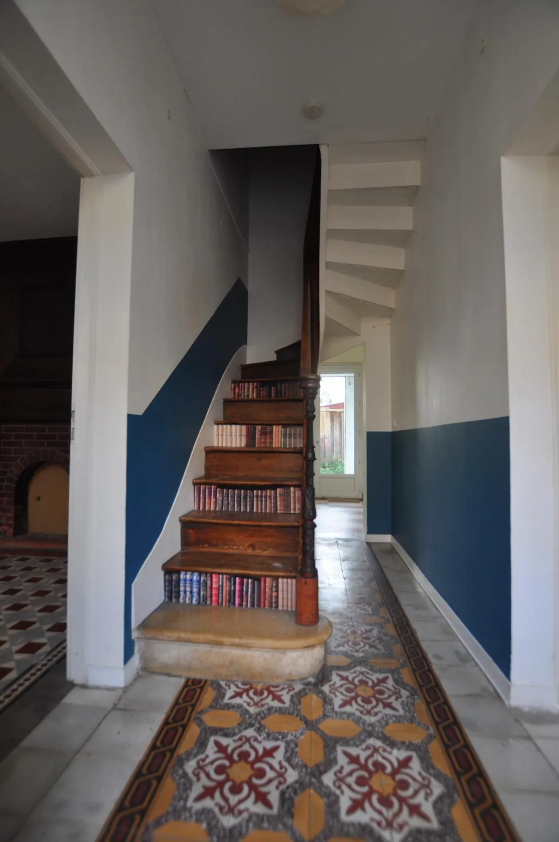 A vendre maison de bourg à Le Tourne avec jardin et grands volumes 