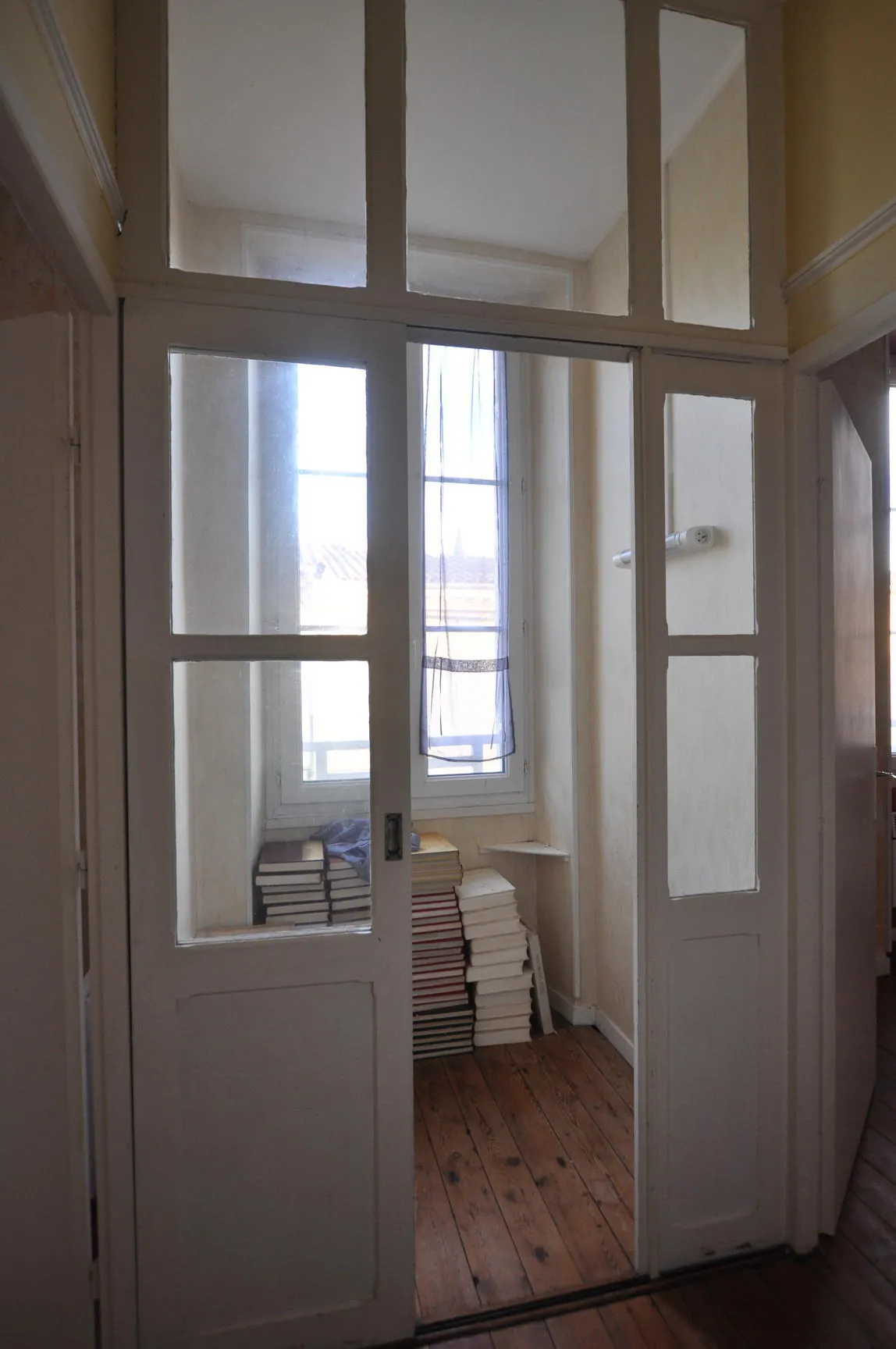 A vendre maison de bourg à Le Tourne avec jardin et grands volumes 